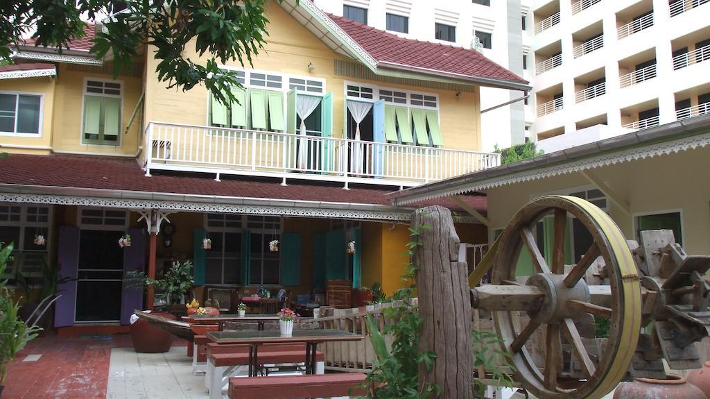 Panida Suite Hotel Bangkok Bagian luar foto