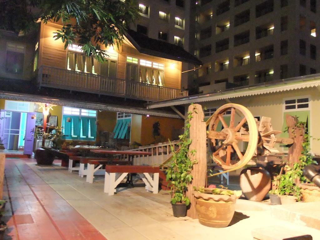 Panida Suite Hotel Bangkok Bagian luar foto