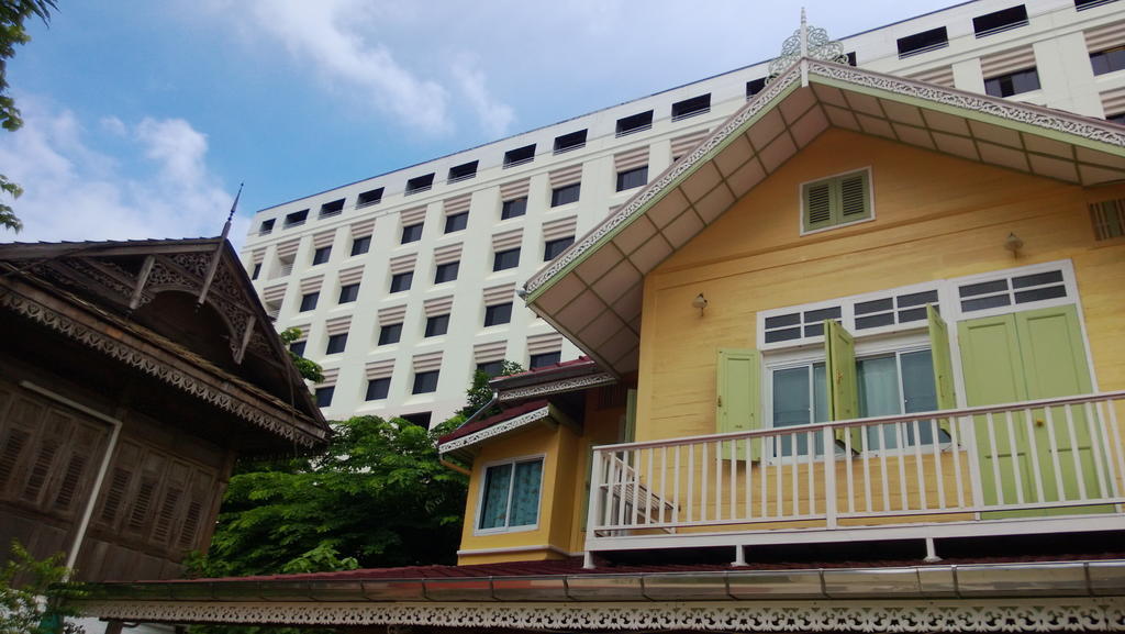 Panida Suite Hotel Bangkok Bagian luar foto