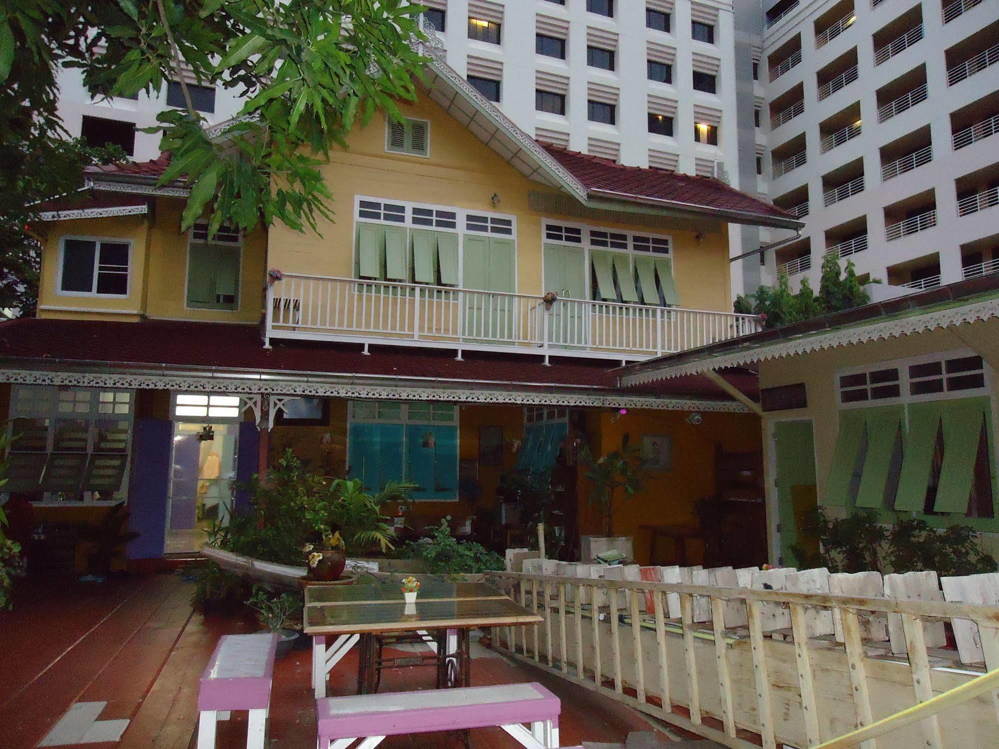 Panida Suite Hotel Bangkok Bagian luar foto